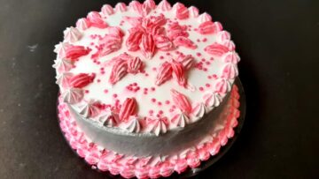 Eggless strawberry cake