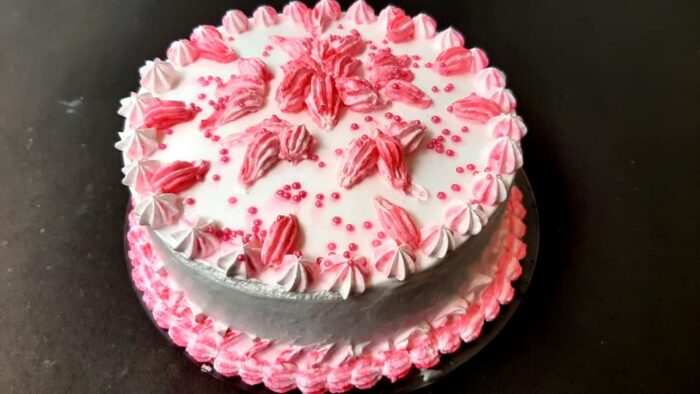 Eggless strawberry cake